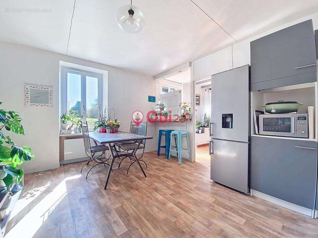 Charme et Authenticité : Maison Finistérienne sur Terrain de 1000 m² - photo 9