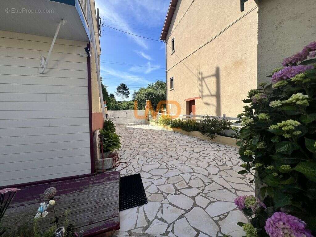 Maison lumineuse avec jardin - photo 4