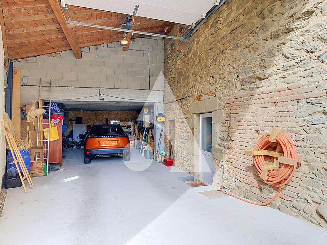 Maison de village de caractère avec terrasse et grand garage - photo 10