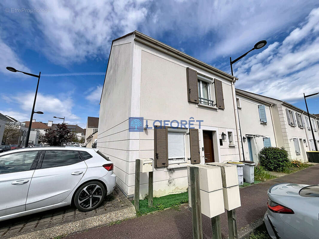 Maison à SAINT-PIERRE-DU-PERRAY