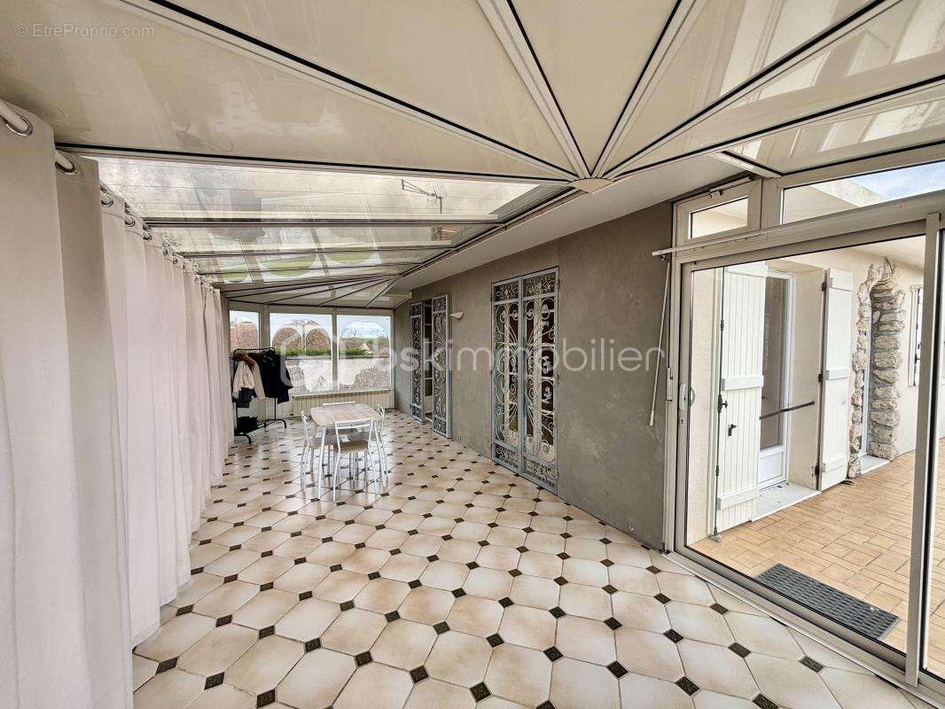 Maison à THORIGNY-SUR-OREUSE