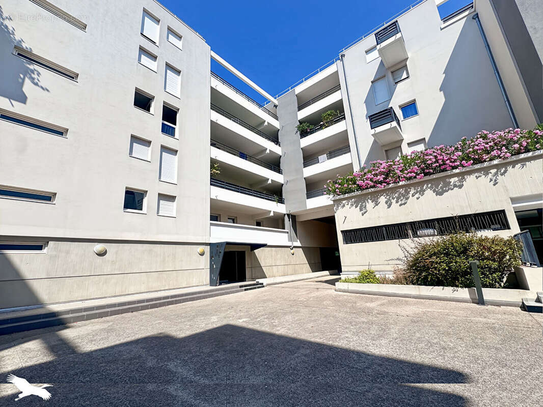 Appartement  Marseille T4 de 84 m² avec terrasse de 35 m² - Dernier étage - photo 13