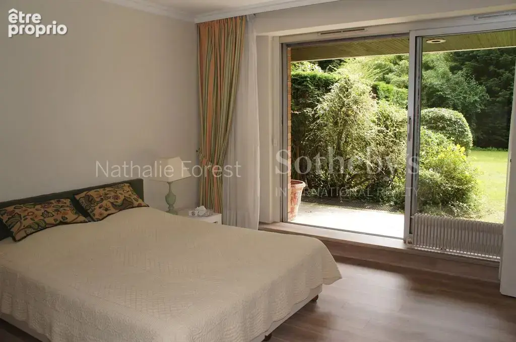 Croix barbieux! splendide type iv en rdc avec jardin prive, 2 parkings securises, cave. - photo 8
