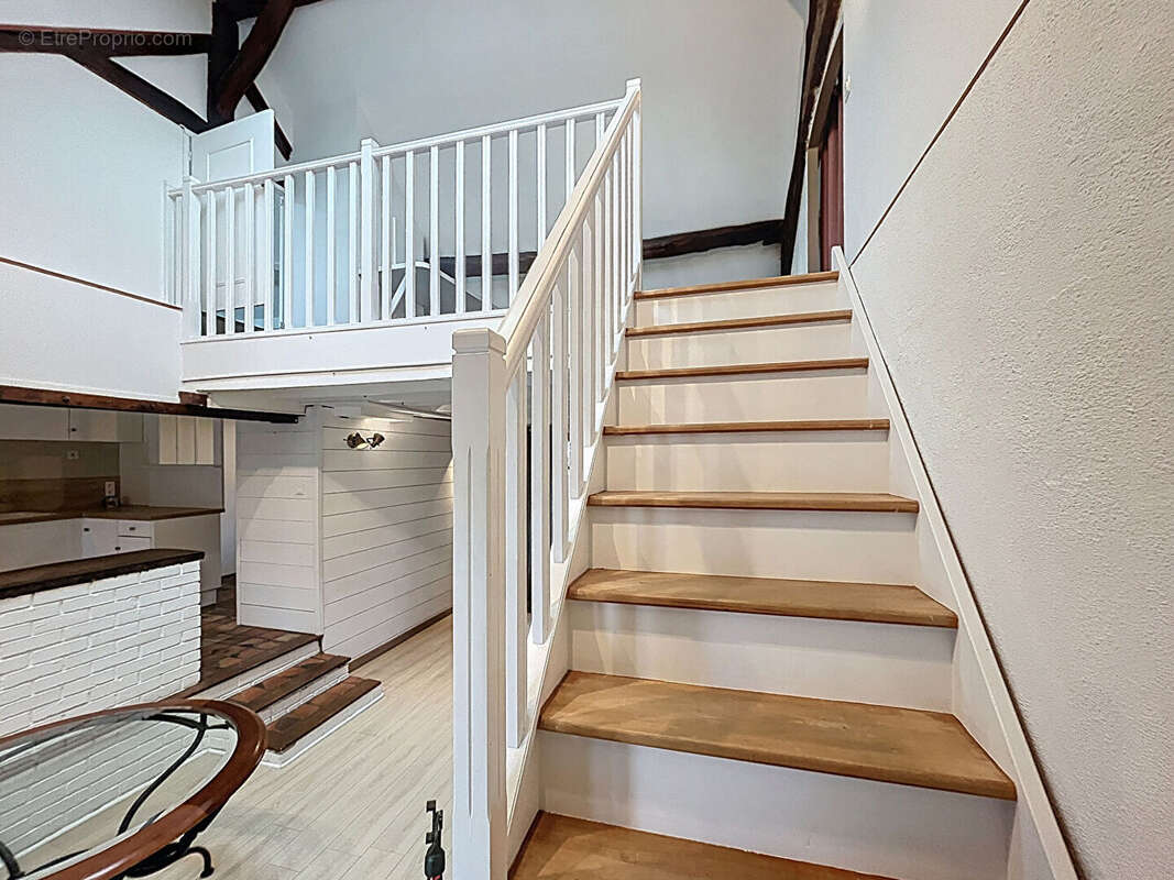 Appartement à NEAUPHLE-LE-CHATEAU