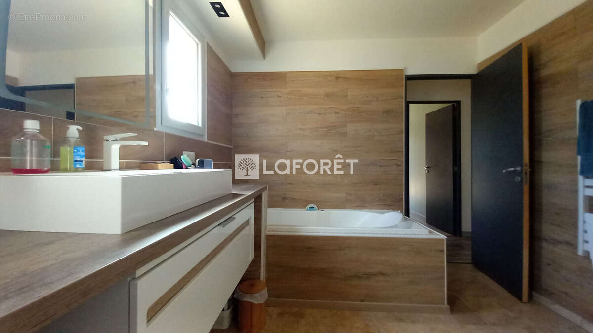 Maison à SAINT-SATURNIN-LES-APT