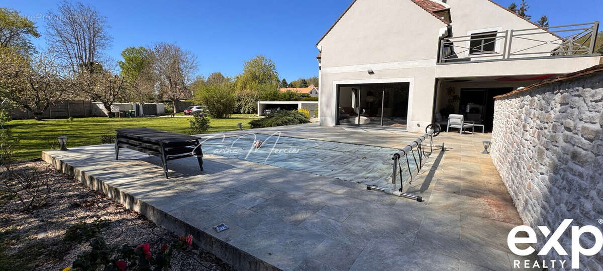 Maison 317 m² à Saint-Remy-L'honore  - photo 3