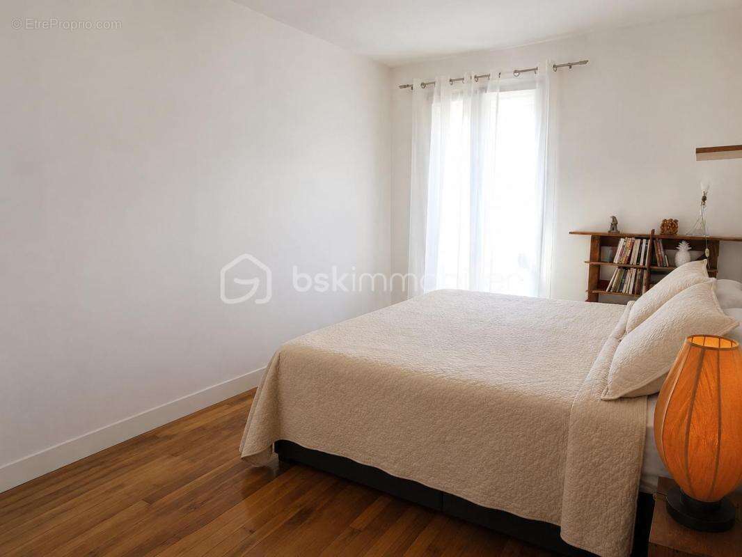 Appartement à LES LILAS