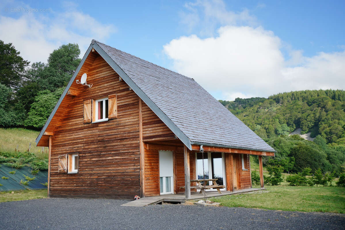 Maison à CHAMBON-SUR-LAC