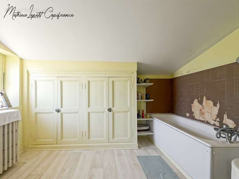 Maison à SAINT-PIERRE-DE-CHIGNAC