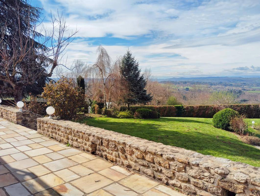 Maison à AUGEROLLES