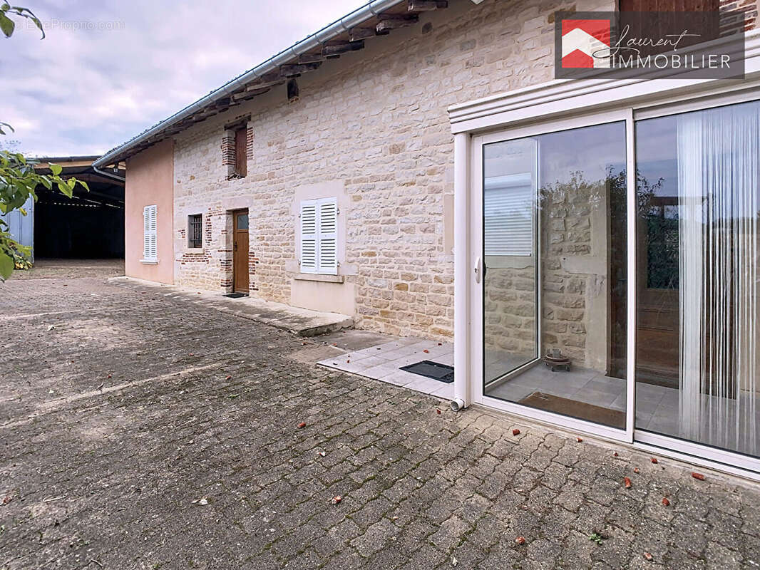 Maison à PONT-DE-VAUX