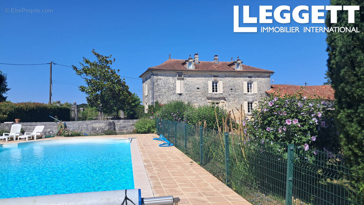 Maison à LA TOUR-BLANCHE