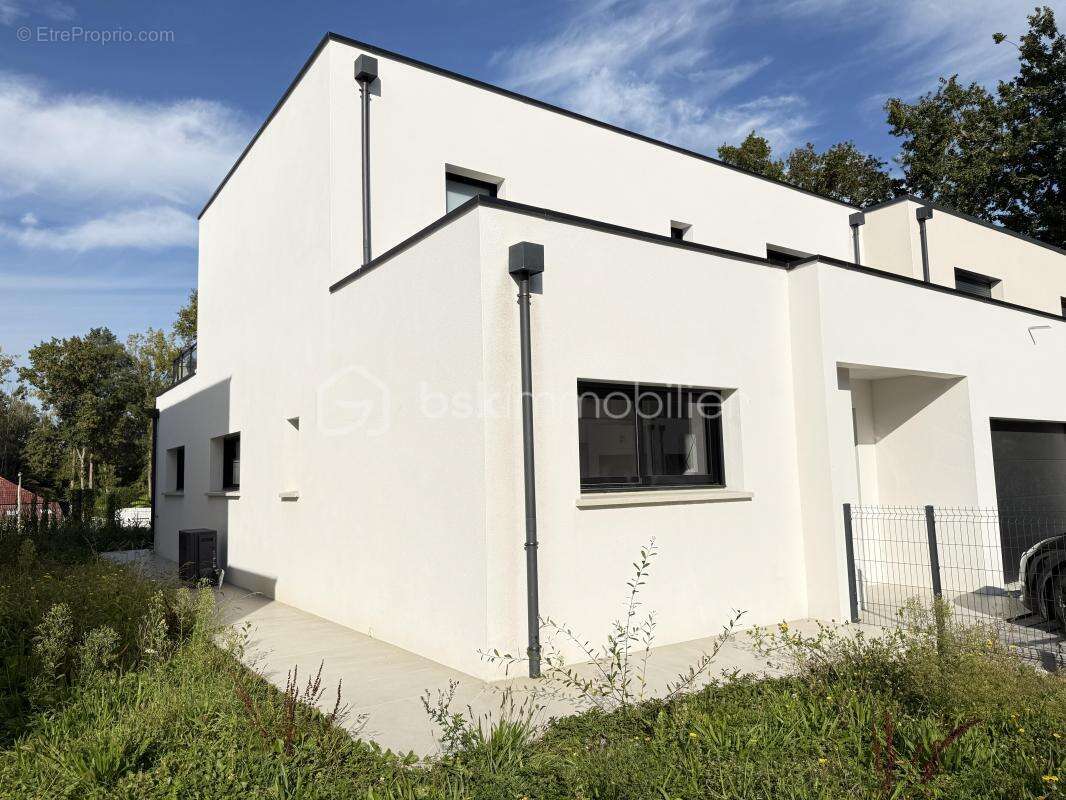 Maison à SAINT-ERBLON