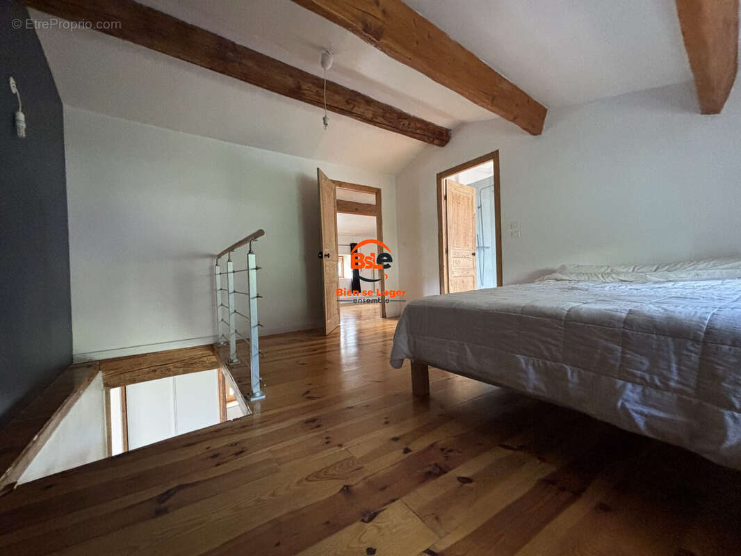 VENTE MAISON CARACTERE RENOVEE 4 CHAMBRES TERRAIN AGENCE BSLE BIEN SE LOGER ENSEMBLE PONT DU CHATEAU  - Maison à ROMAGNAT
