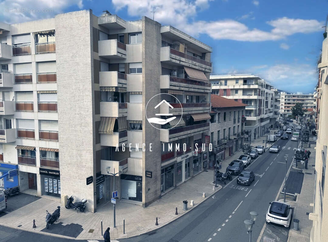 Appartement à SAINT-LAURENT-DU-VAR