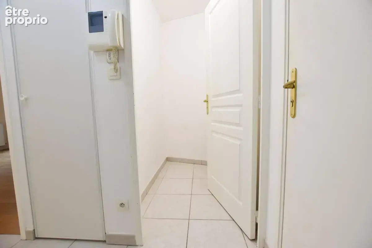 Appartement T2 À Vendre avec garage fermé / résidence sécurisée / parc arboré avec piscine - photo 13