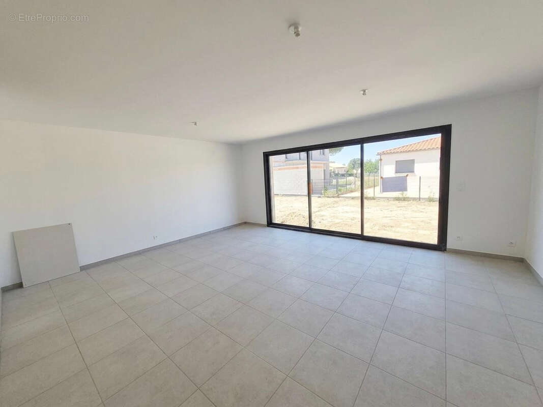 Villa 4 pièces récente avec garage et jardin - photo 2