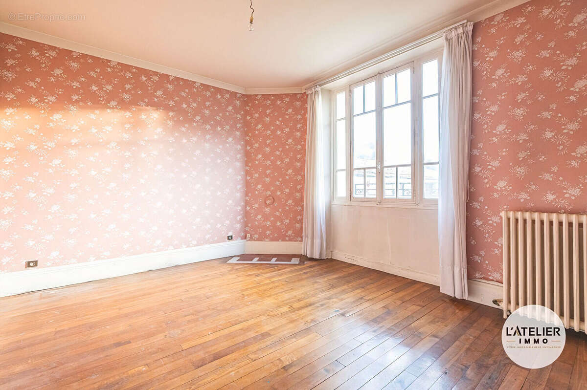 Maison à GUIGNICOURT