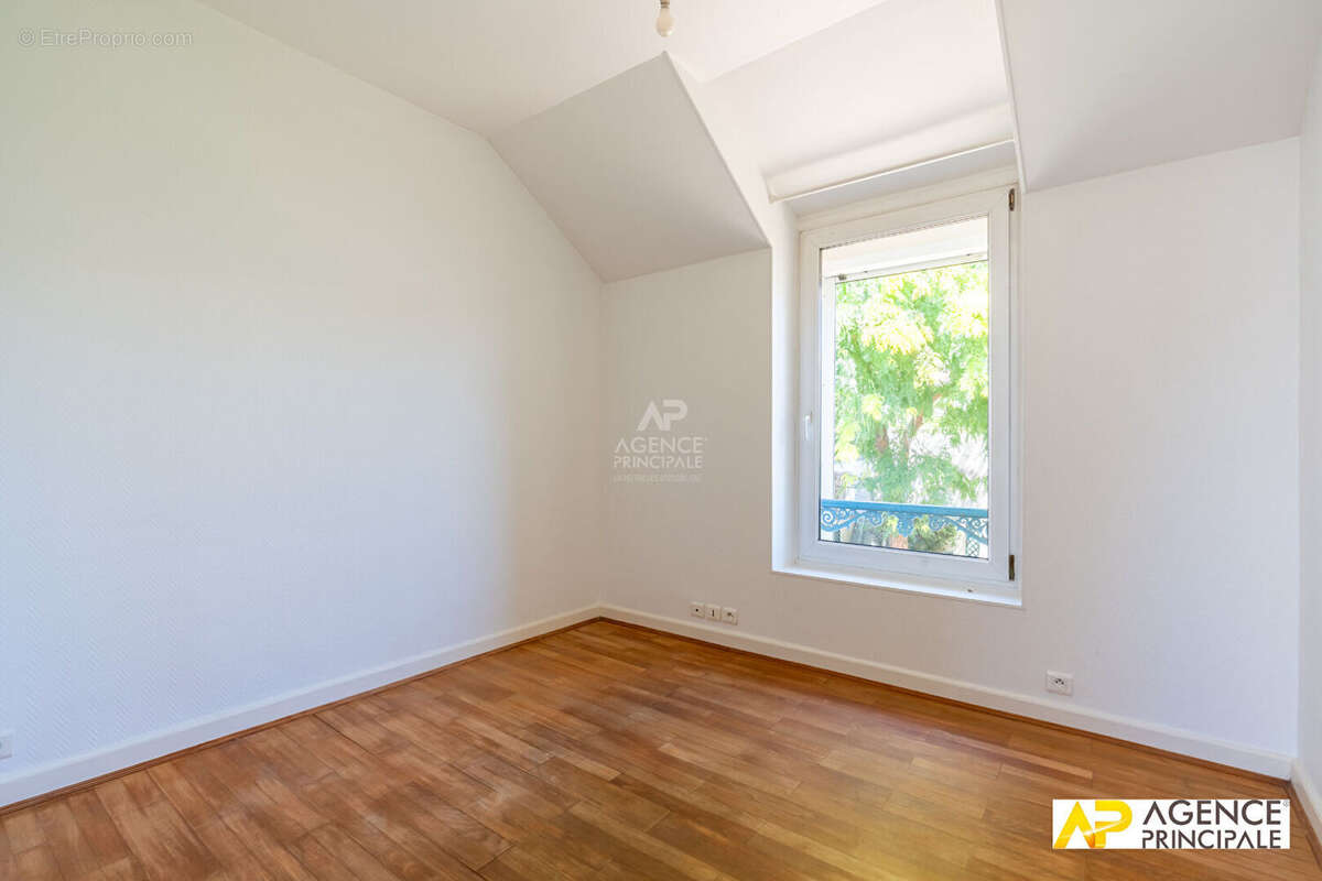 Maison Le Mesnil Le Roi 8 pièce(s) 145 m2 - photo 10