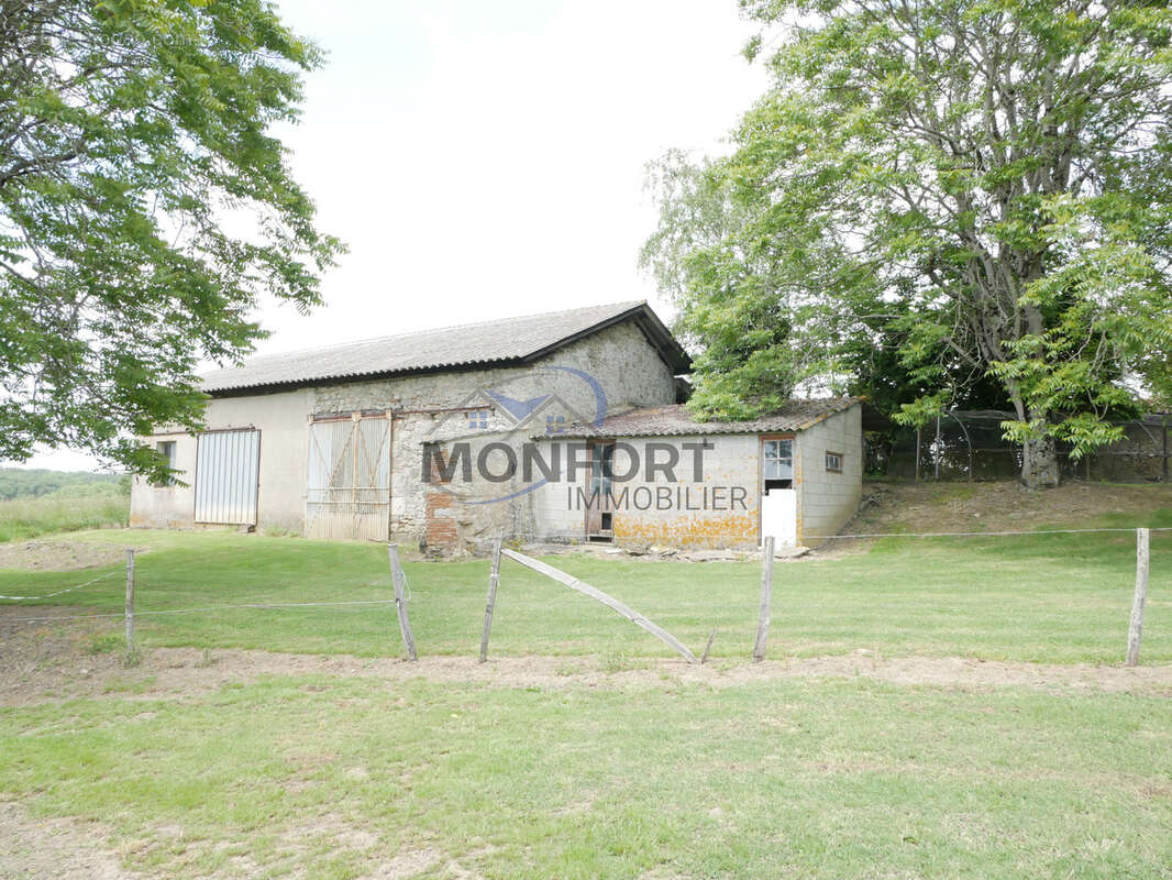 Ferme en pierre à rénover   dépendances, 1,5 ha de terrain et vue panoramique   idéal gîtes ou chambres d’hôte - photo 18