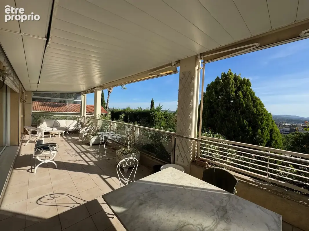 EXCLUSIVITÉ - Aix centre (Pasteur) : T3/4 de standing de 112 m2 avec vaste terrasse Sud + piscine + Box - photo 1