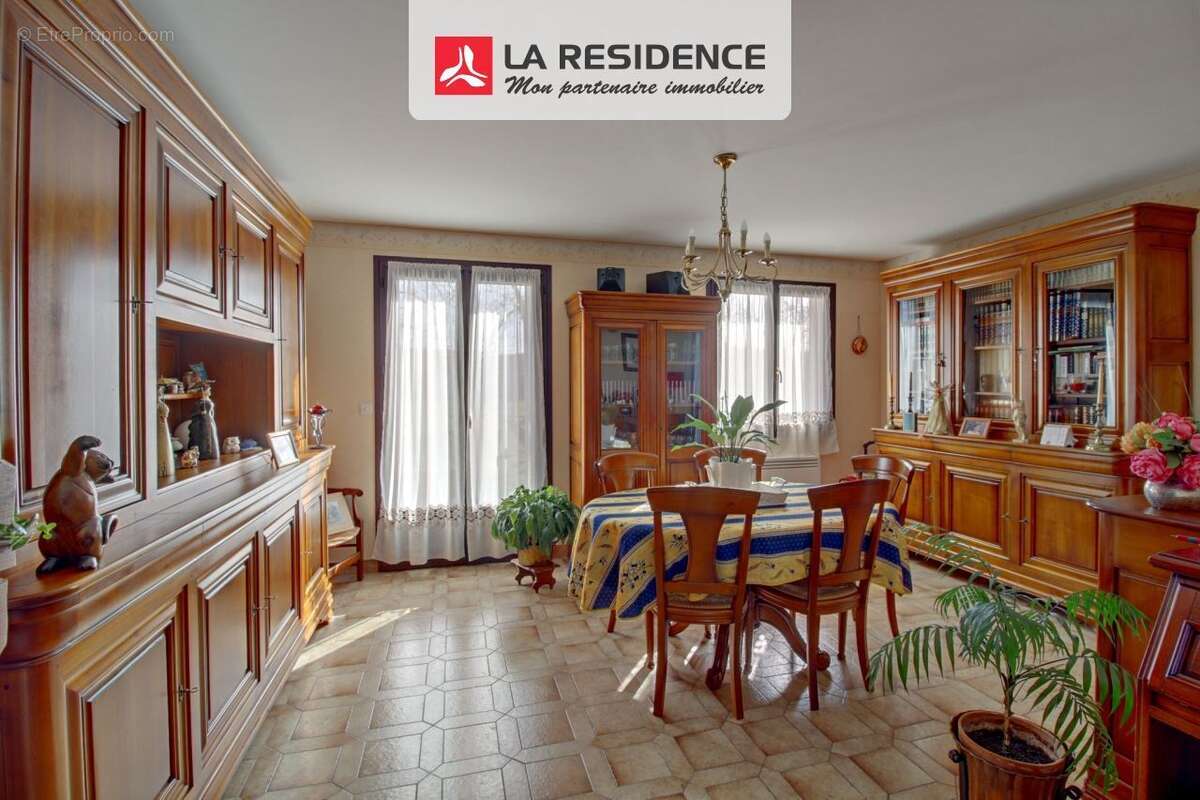 Maison à LES MUREAUX