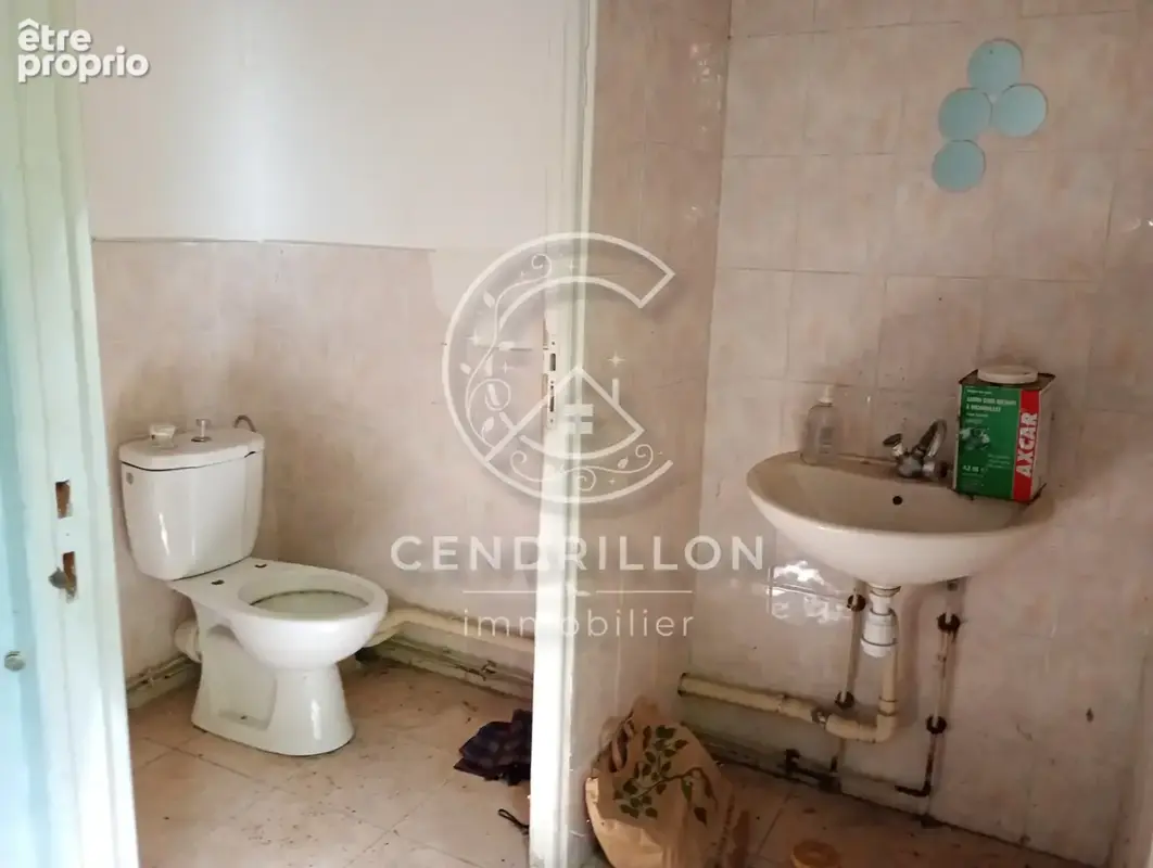 Immeuble de rapport d'une superficie de 150 m2, édifié sur un terrain de 390 m2. - photo 4