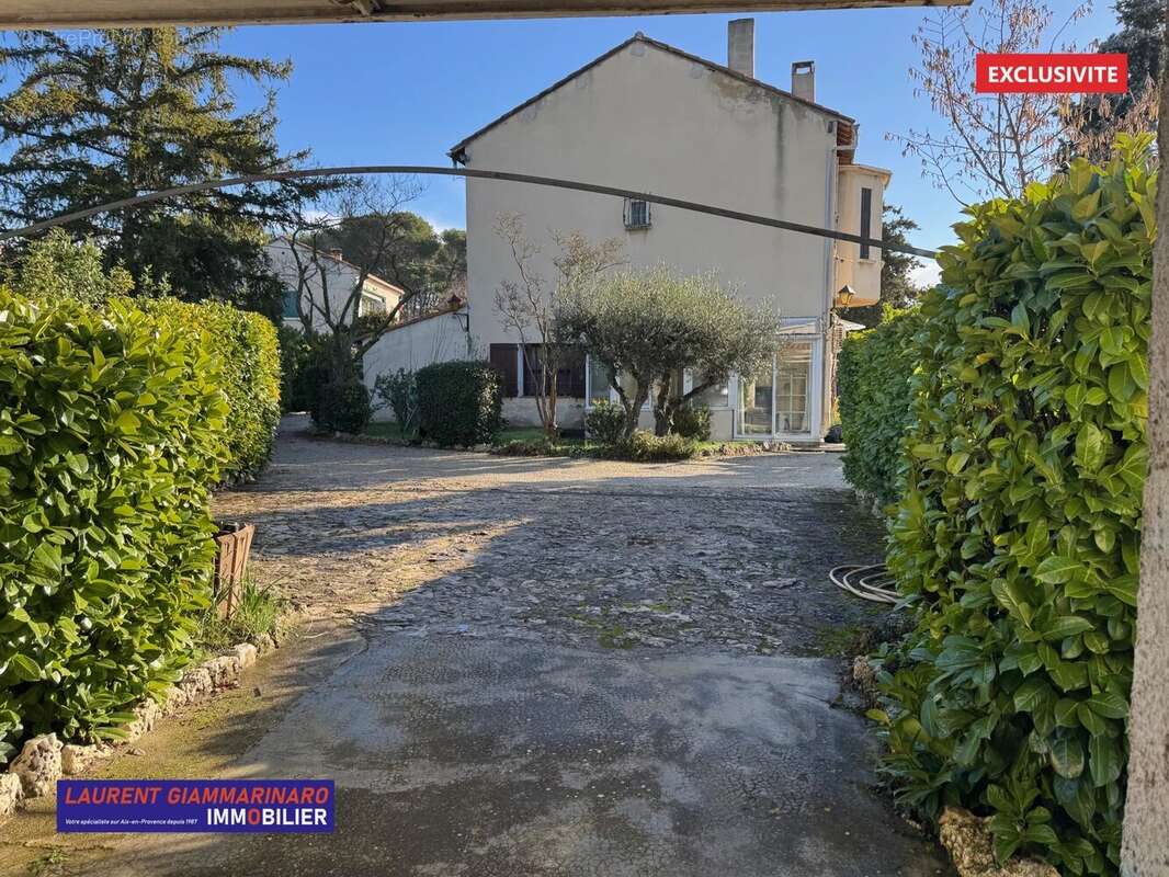 Maison à VENTABREN