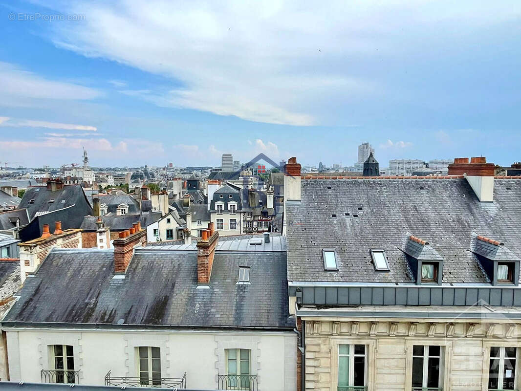 T3 rénové avec charme et luminosité - Centre historique - photo 4