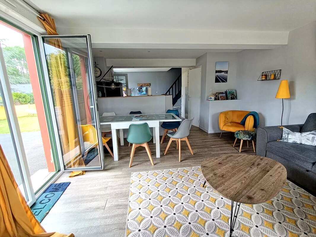 Maison à LANGROLAY-SUR-RANCE