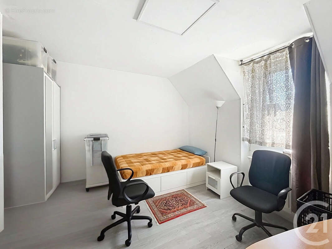 Maison 138 m² à Savigny-Le-Temple  - photo 11