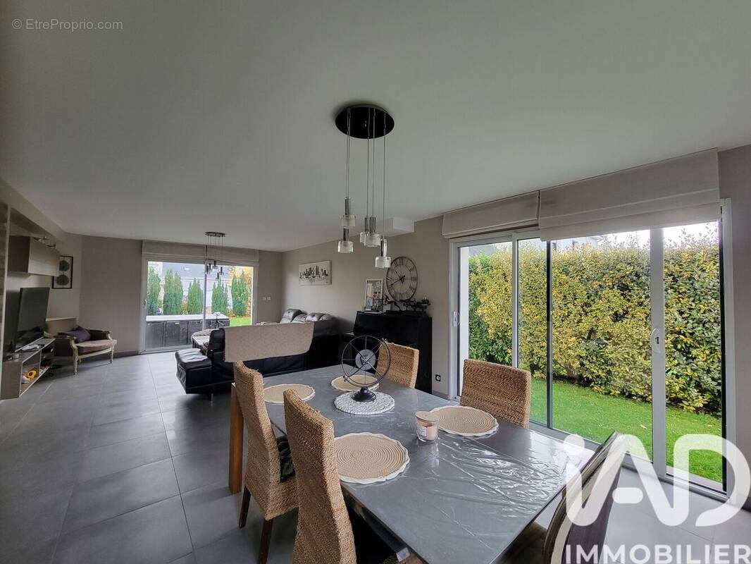 Photo 1 - Maison à ISNEAUVILLE