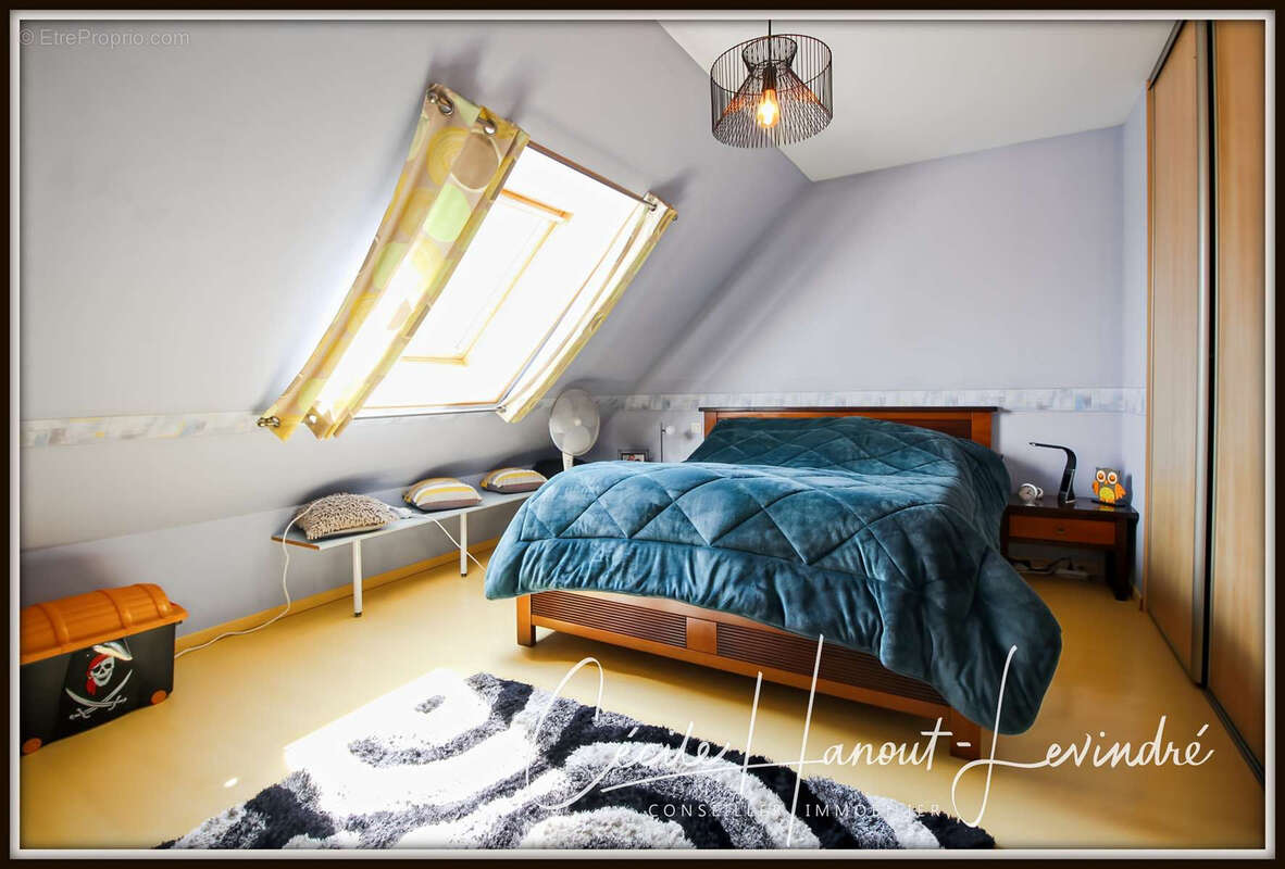 PLEINE-FOUGERES - Plein Bourg - 130 m2 - 4 chambres (dt 1 rdc) avec garage et dépendance - Terrain 777 m2 - photo 7