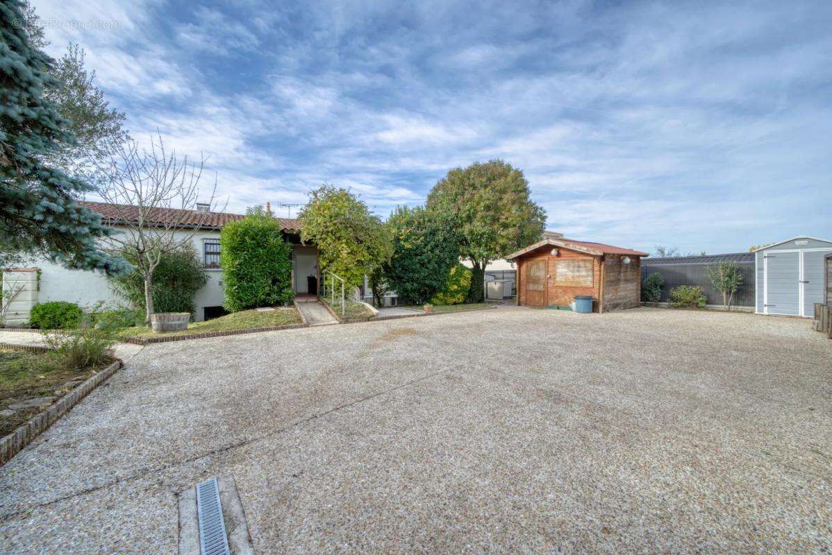 Charmante maison 4 pièces avec jardin à Saintes - photo 6