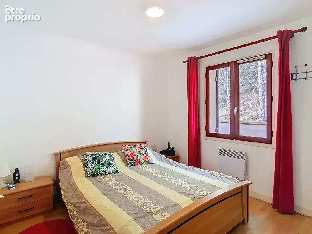 Maison de plain-pied avec piscine et garage - photo 9