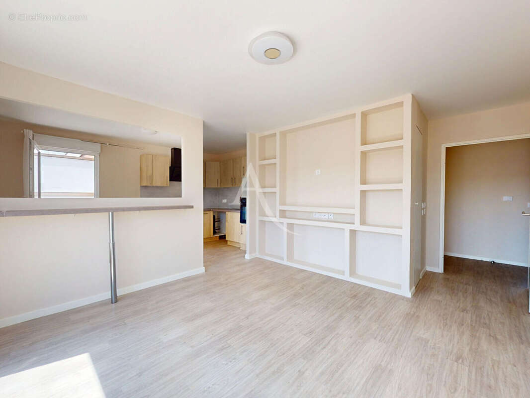 Livry-gargan, penthouse au dernier étage avec terrasse, double stationnement en sous-sol et dpe c - photo 10
