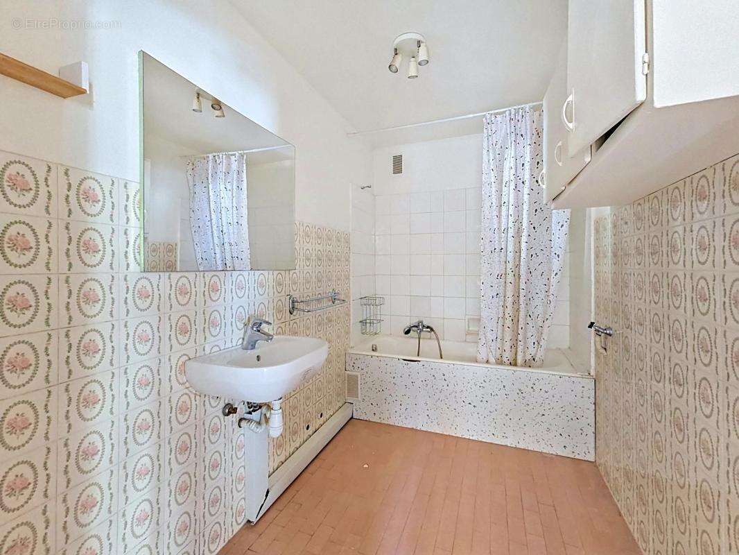 Appartement à BONNE