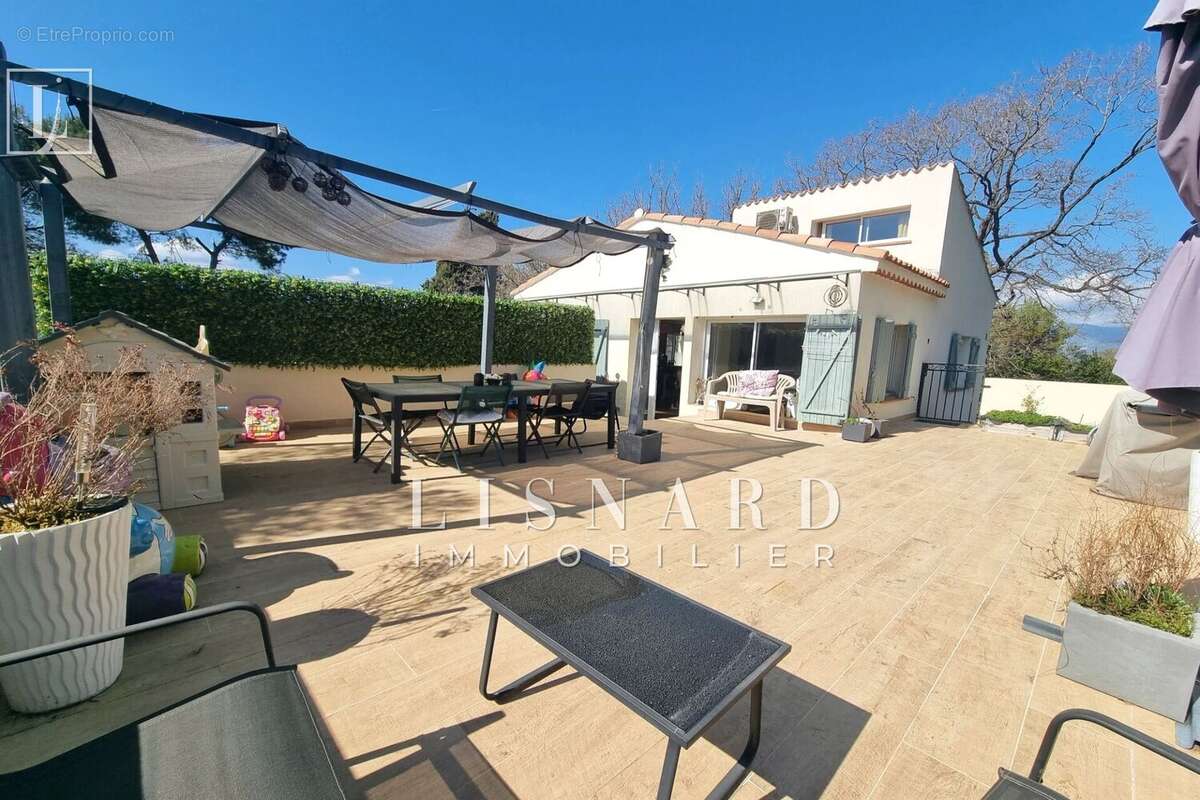 Appartement à VALLAURIS