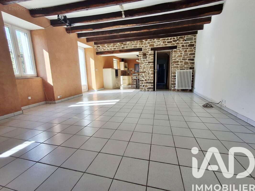 Photo 3 - Maison à SAINT-GONDRAN