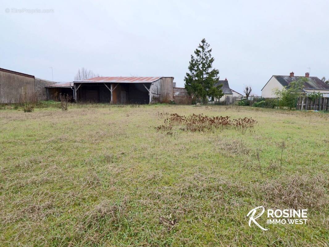 Terrain à LONGUE-JUMELLES