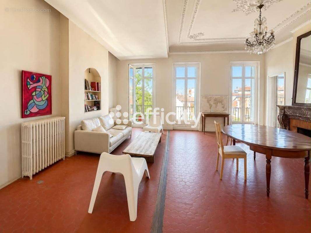 Appartement à MARSEILLE-6E