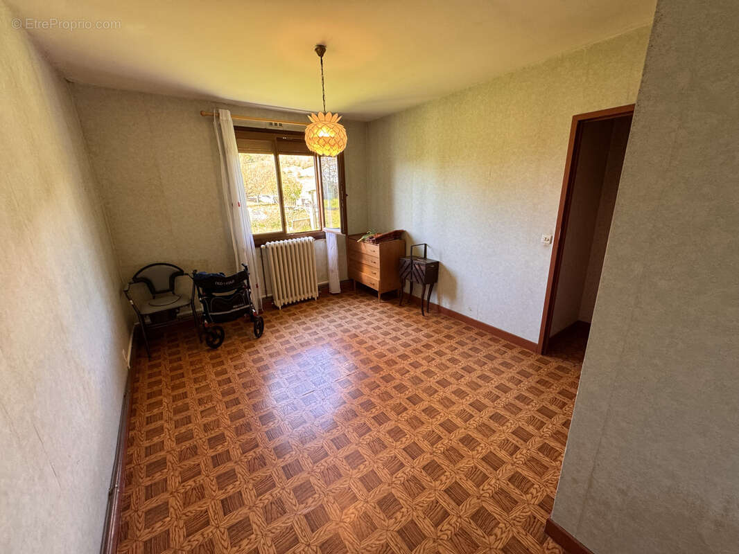 Maison à SEGUR-LES-VILLAS