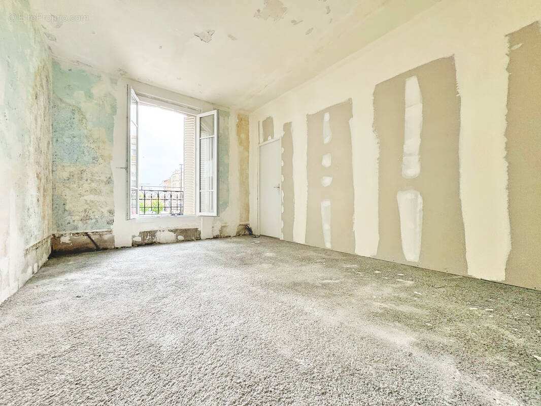 Appartement à COURBEVOIE