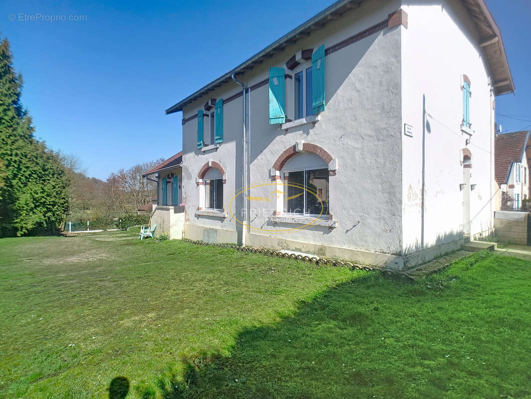 Maison à TREVERAY