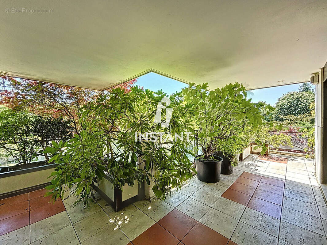 Terrasse coté séjour  - Appartement à NOGENT-SUR-MARNE