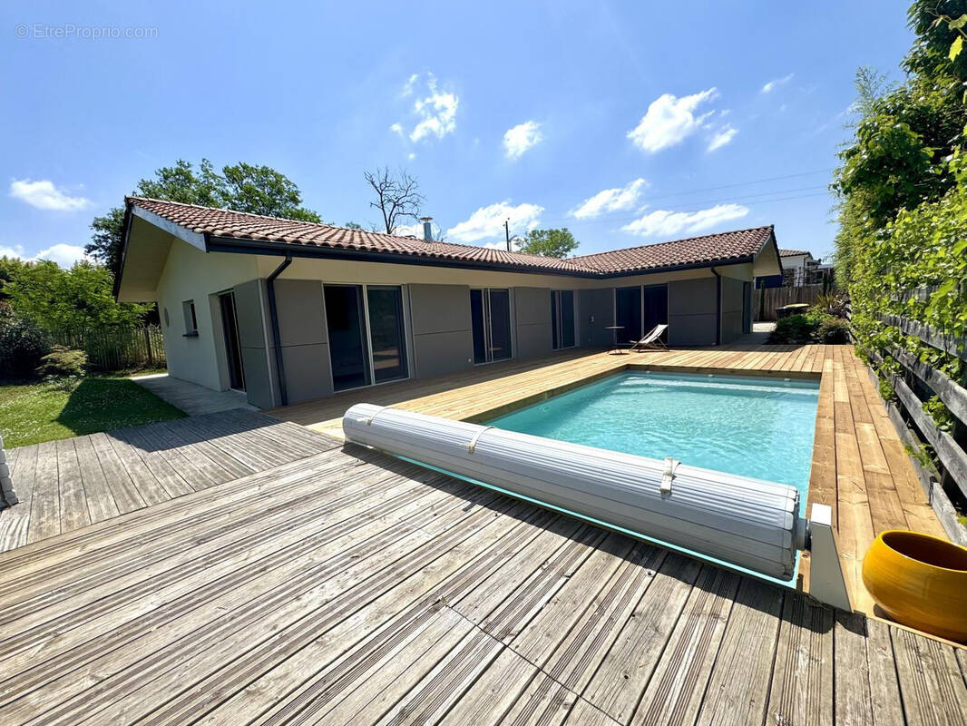 Maison à CAMBLANES-ET-MEYNAC