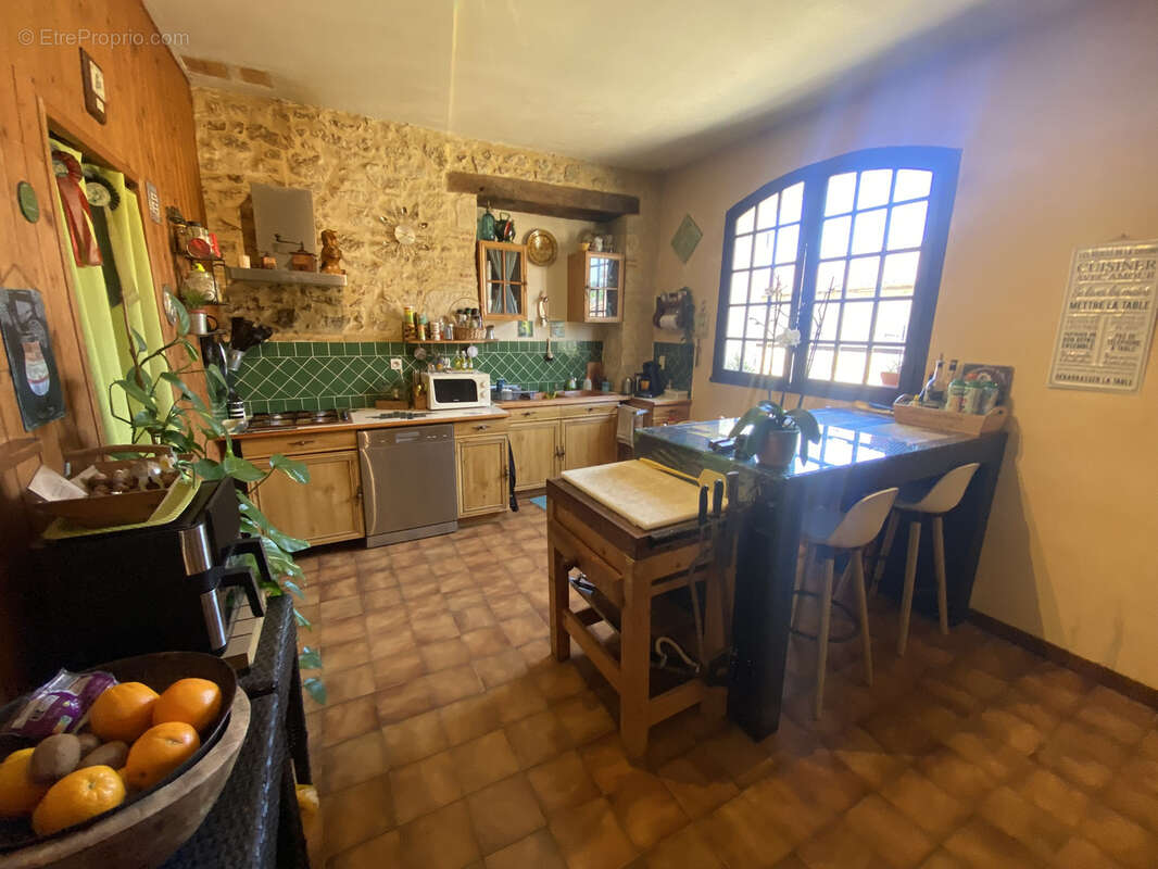 Maison de village de 102 m2 avec local commercial de 100 m2, jardin, terrasse et possibilité d'agrandissement - photo 2