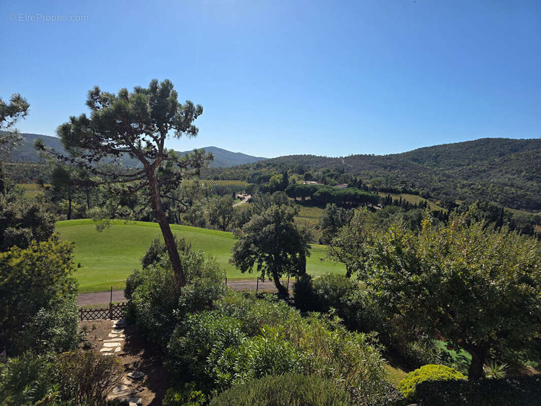 Appartement à ROQUEBRUNE-SUR-ARGENS