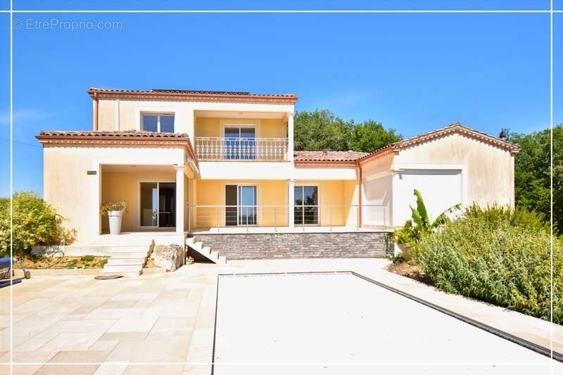 Maison à VIC-FEZENSAC