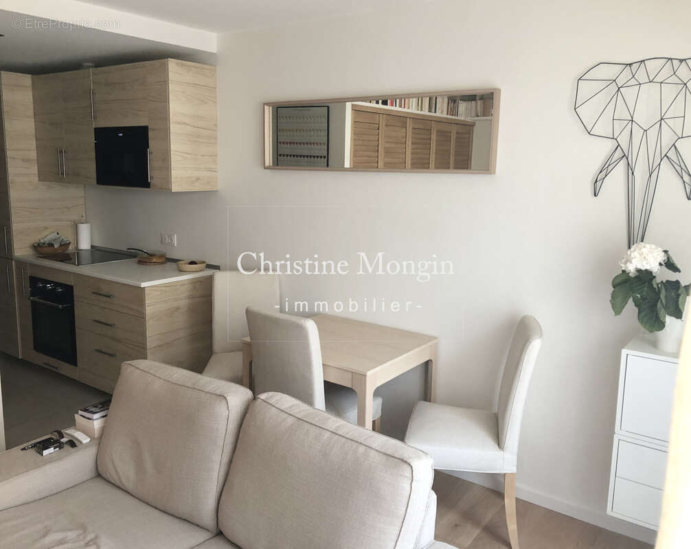 Appartement à NEUILLY-SUR-SEINE